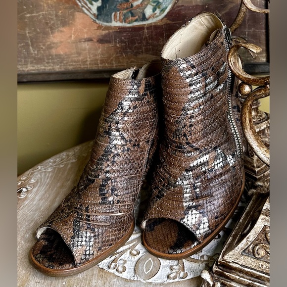 EUC Paul Green “Cayenne” in Platino/Sisal Snake Print Bootie. UK Sz 3.5/US 6 - Picture 4 of 16